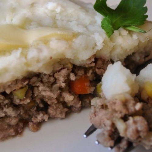 Shepherd's Pie - Dinner for 4 - Includes Bread and Dessert - Frozen