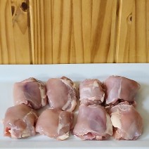 Chicken - Thighs - Boneless - Skinless - per lb